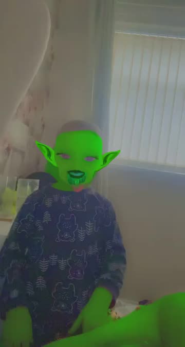 Preview for a Spotlight video that uses the Green Elf Lens
