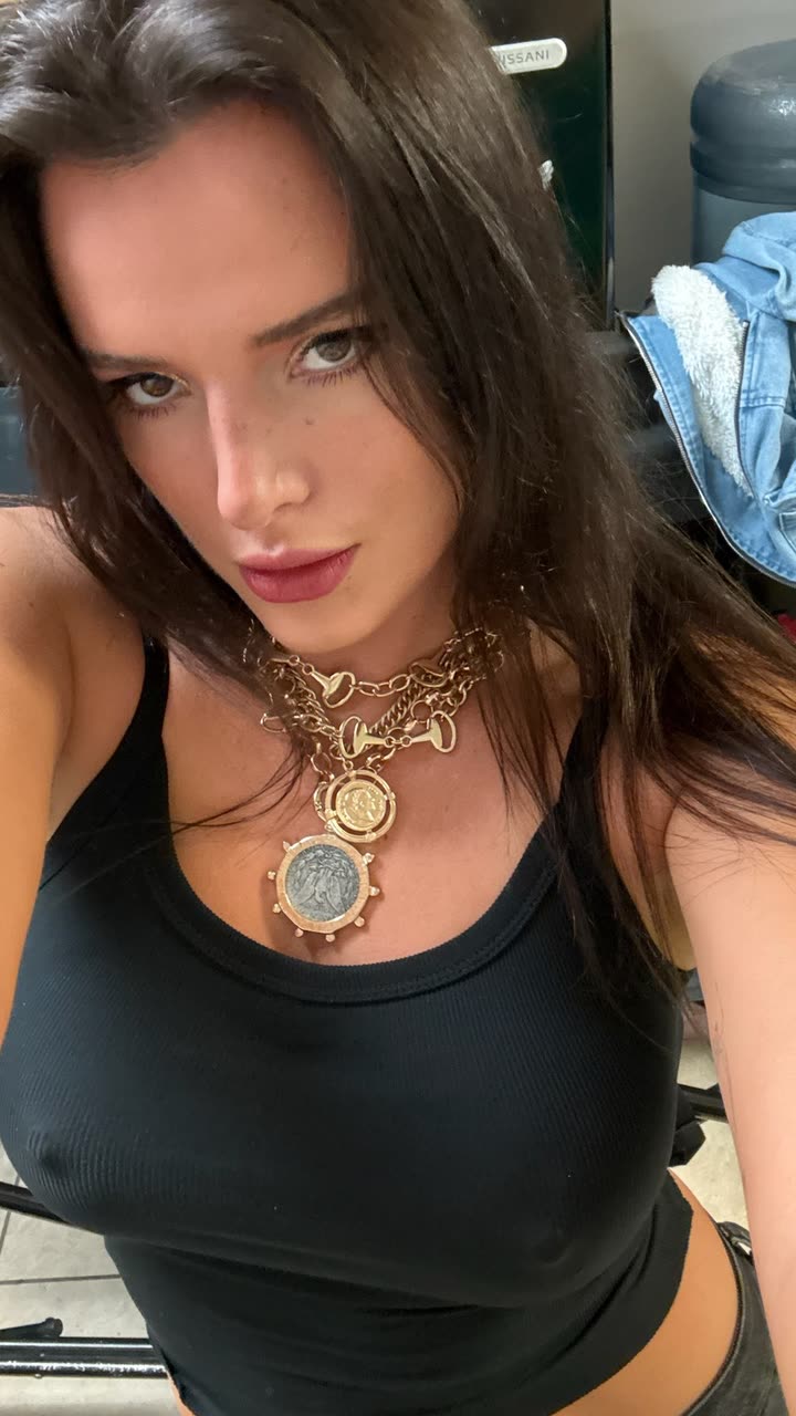 محتوى سناب شات لـ Bella Thorne