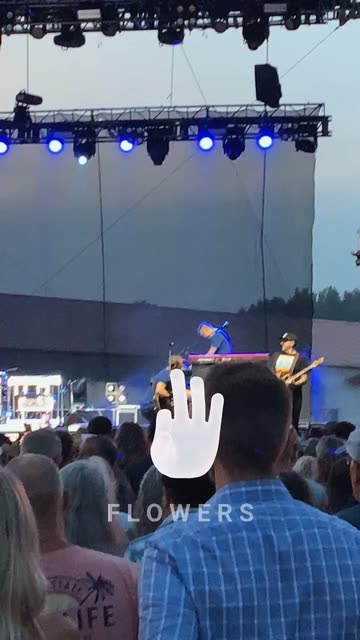 Preview for a Spotlight video that uses the Randomizer Fingerspelling  Lens