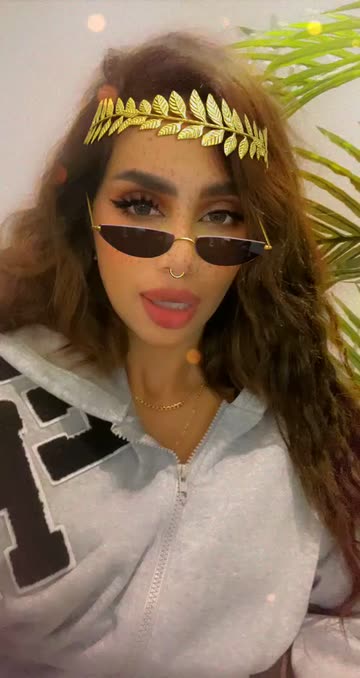 Preview for a Spotlight video that uses the Gold Laurel Headband Lens