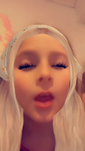 Preview for a Spotlight video that uses the Long Eyelashes Lens