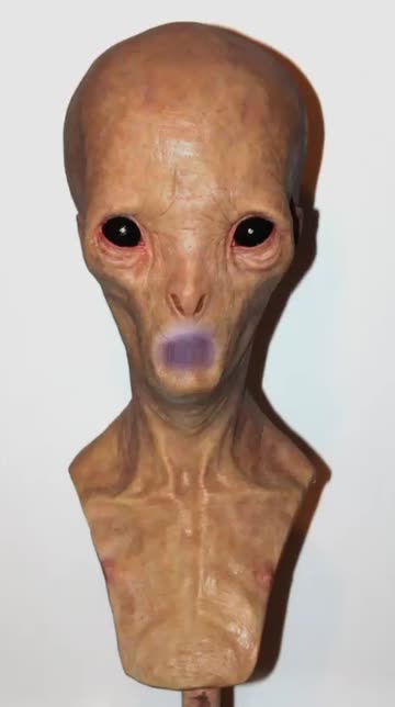 Preview for a Spotlight video that uses the heads of aliens Lens