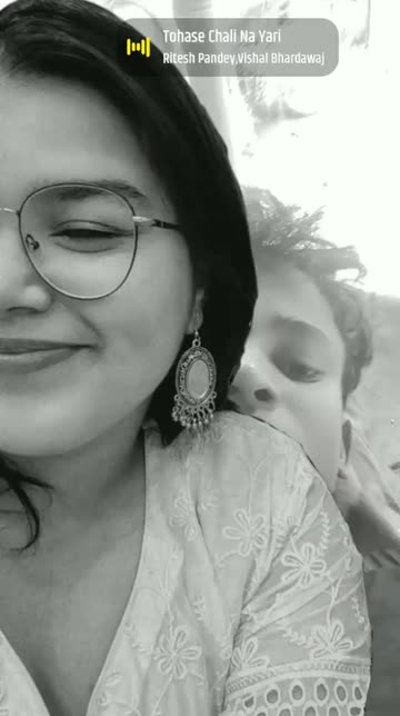 Preview for a Spotlight video that uses the Selfie Girl Lens