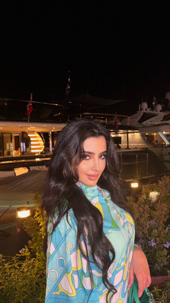 محتوى سناب شات لـ الجوهرة السبيعي في باريس 🇫🇷?