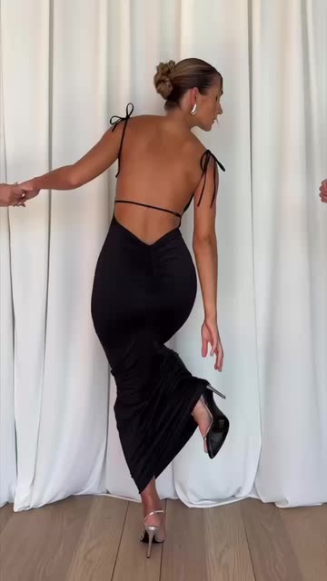 backless dress ideas Wedding Dress Ideas for an Outdoor Wedding