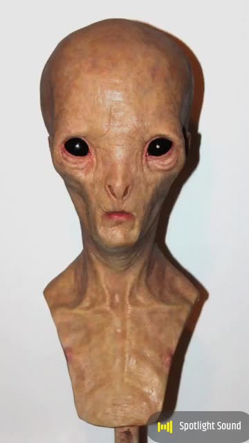 Preview for a Spotlight video that uses the heads of aliens Lens
