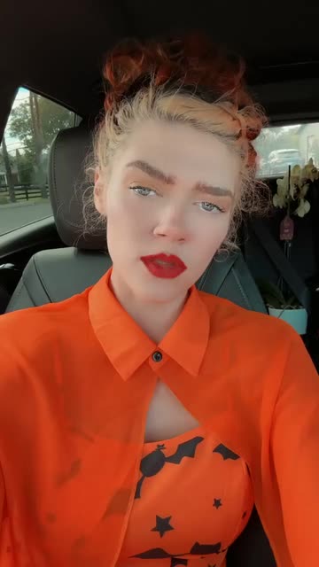Preview for a Spotlight video that uses the 60s Babyface Lens