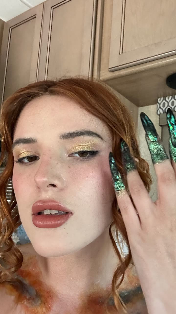 محتوى سناب شات لـ Bella Thorne