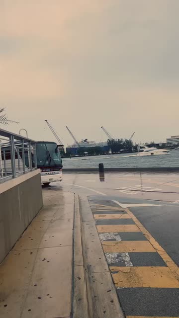 Preview for a Spotlight video that uses the beachy sunset Lens