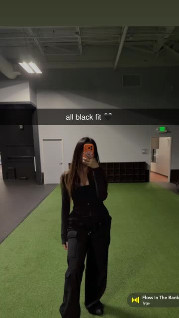 Fit Check Poses on Snapchat: Trending Videos & More