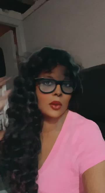 Preview for a Spotlight video that uses the Vintage Camera Screen Lens