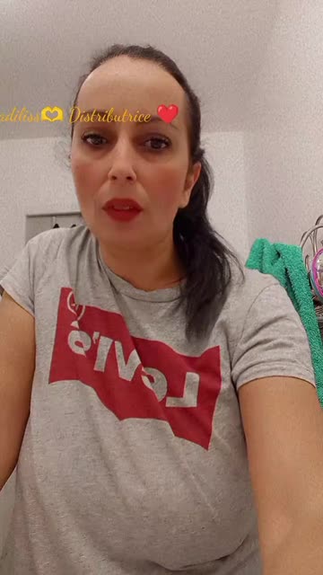 Preview for a Spotlight video that uses the Girl Grain Lens
