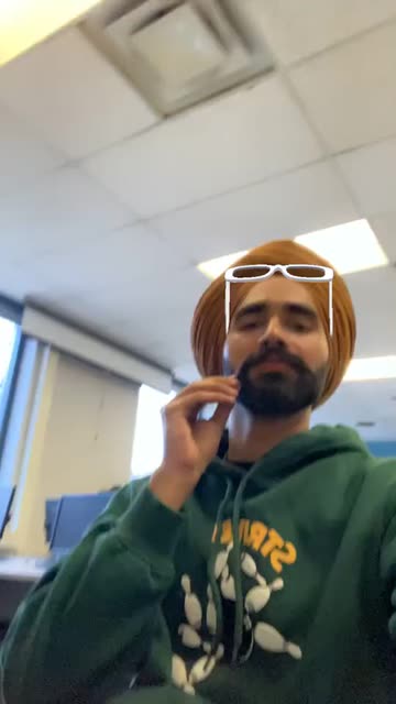 Preview for a Spotlight video that uses the White Glasses 2 Lens