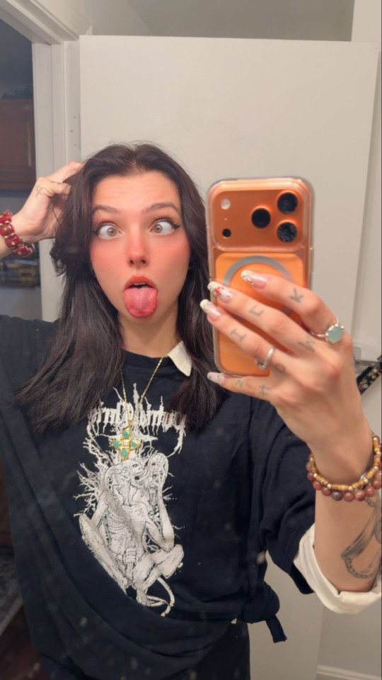 carlywrldxxx