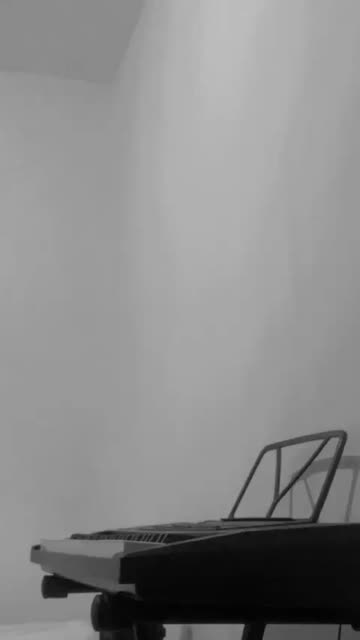 Preview for a Spotlight video that uses the Soft Black White Lens