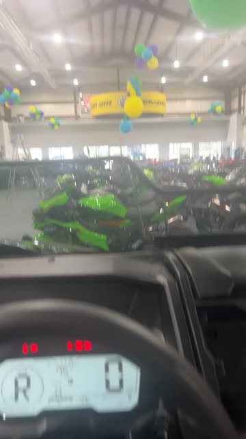 Preview for a Spotlight video that uses the spongebob glasses Lens
