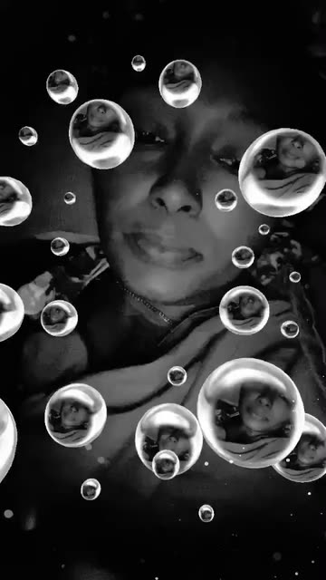Preview for a Spotlight video that uses the Metall Bubbles Lens