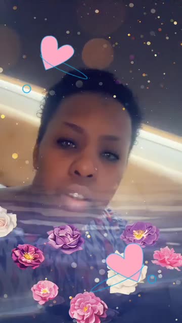 Preview for a Spotlight video that uses the Flowers Reflection Lens