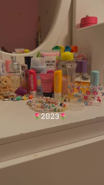 Preview for a Spotlight video that uses the yellow smiles Lens
