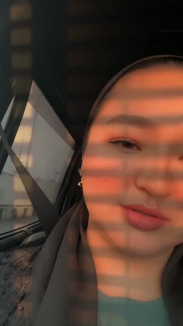 Preview for a Spotlight video that uses the Sun en la ventana Lens