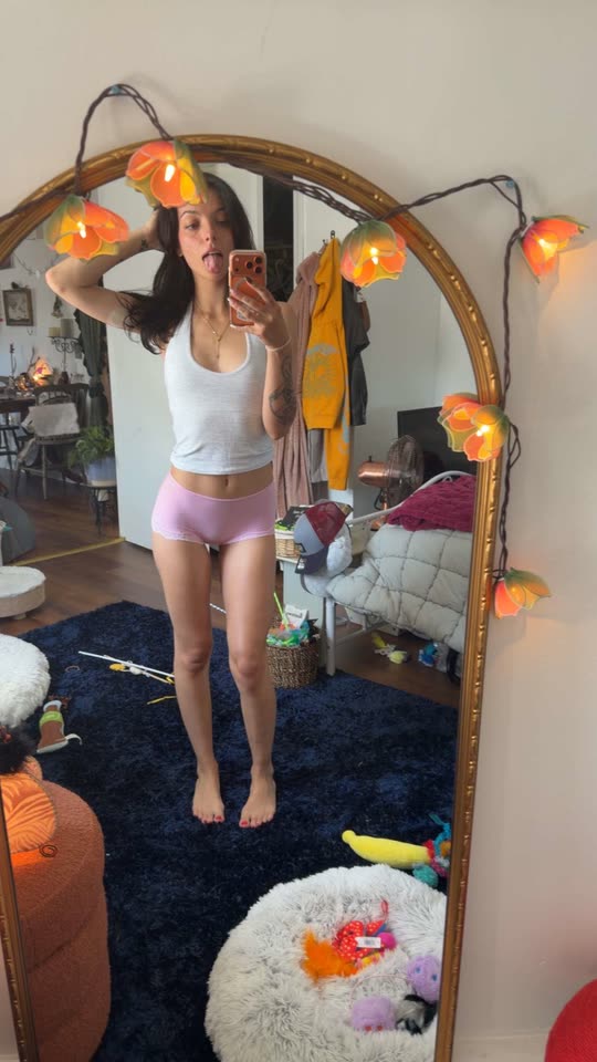 carlywrldxxx