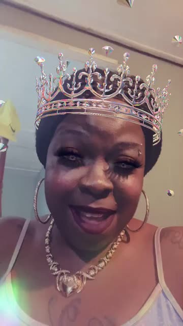 Preview for a Spotlight video that uses the queen Lens