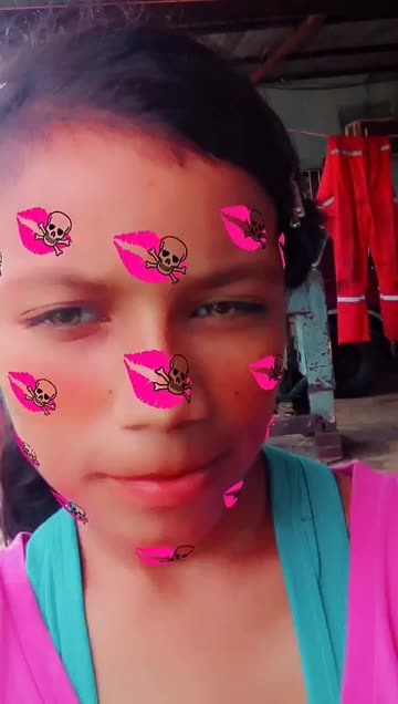 Preview for a Spotlight video that uses the KISS ME Lens