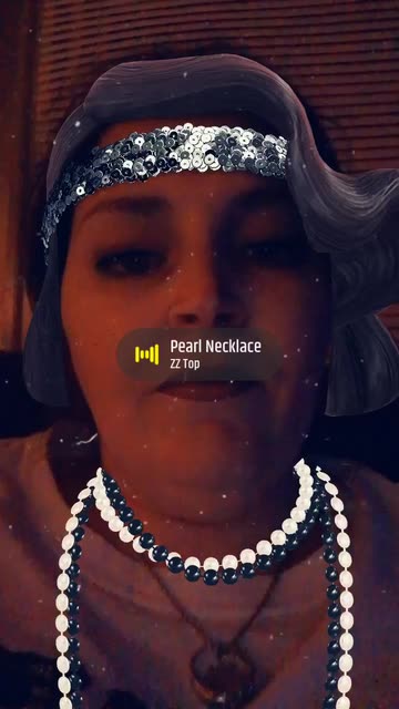 Preview for a Spotlight video that uses the Retro Style Lens