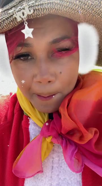 Preview for a Spotlight video that uses the Fluffy earmuffs Lens