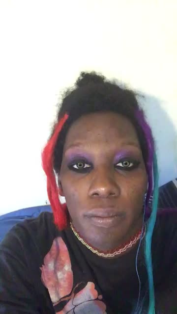 Preview for a Spotlight video that uses the green eyes Lens