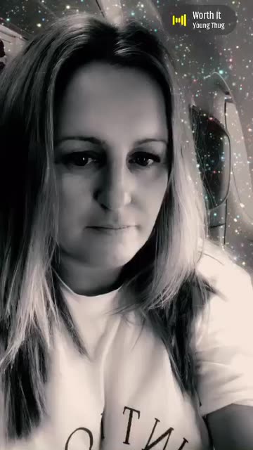 Preview for a Spotlight video that uses the Sparkles Background Lens