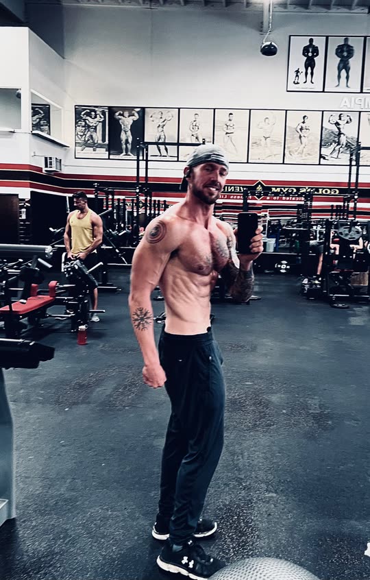 Drew (@drewbrady13) Snapchat Stories, Spotlight & Lenses