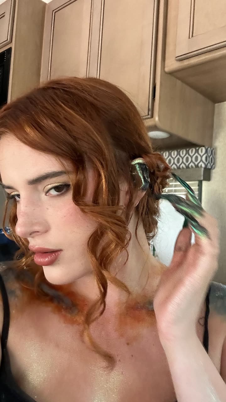 محتوى سناب شات لـ Bella Thorne
