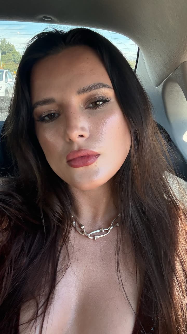 محتوى سناب شات لـ Bella Thorne