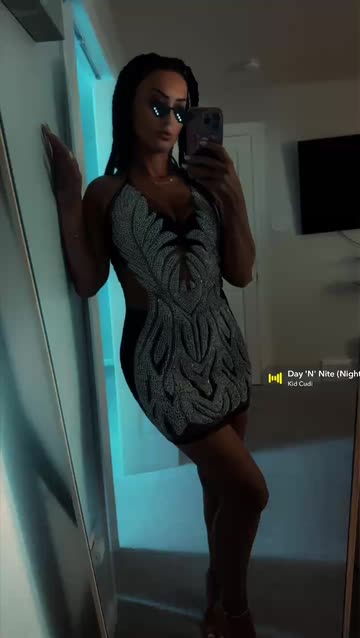 Mirlyn Bay's Stunning Look