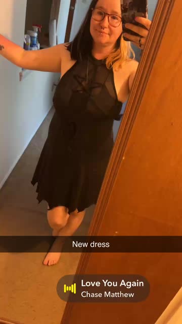 Megan's Black Dress Look: A Mirror Selfie Style Guide