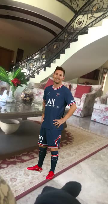 Preview for a Spotlight video that uses the Messi Lens