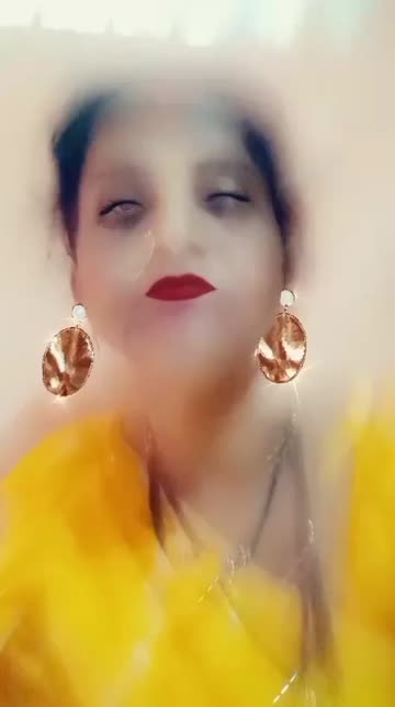 Preview for a Spotlight video that uses the Earrings Set Lens