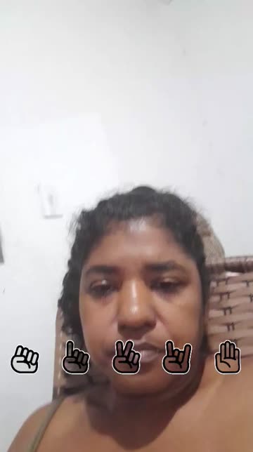 Preview for a Spotlight video that uses the Hand Gestures Lens