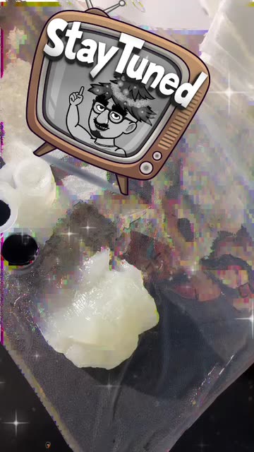 Preview for a Spotlight video that uses the glitch Lens