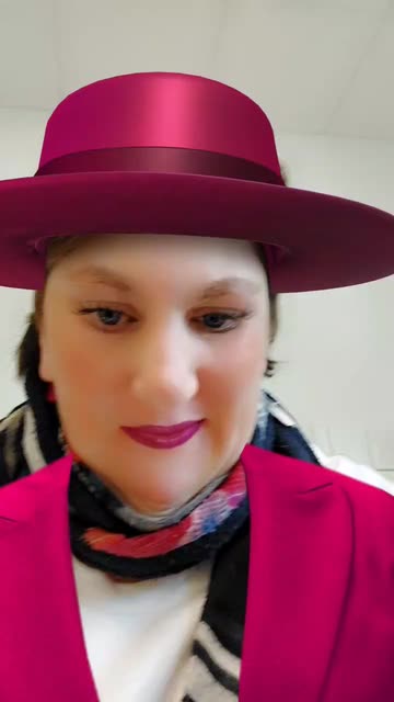 Preview for a Spotlight video that uses the Glam Pink Look  Lens