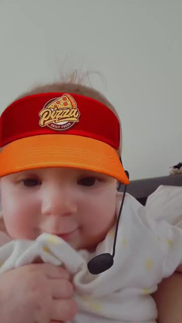 Preview for a Spotlight video that uses the Pet Pizza Worker Lens