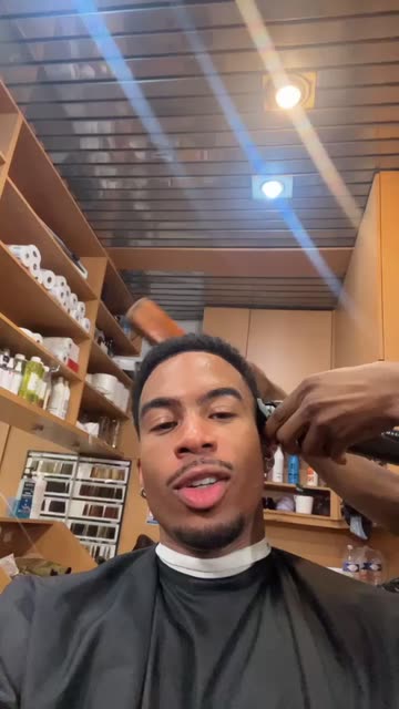 Preview for a Spotlight video that uses the clear skin Lens