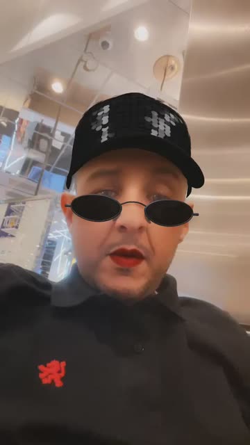 Preview for a Spotlight video that uses the Glitter Cap Lens