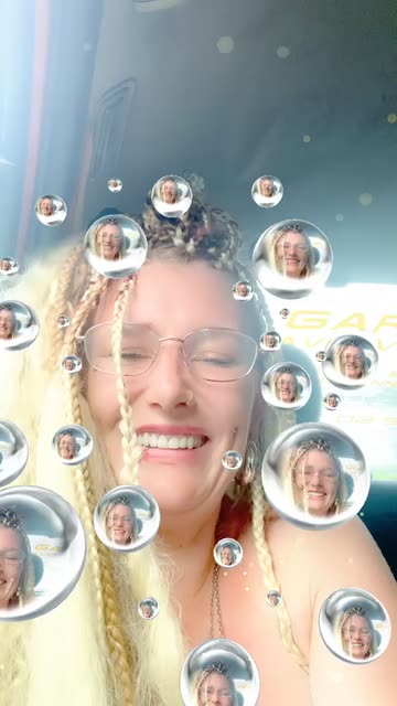 Preview for a Spotlight video that uses the Metall Bubbles Lens