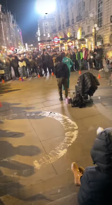 Preview for a Spotlight video that uses the EMINEM -ARhymes Lens