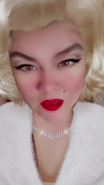 Preview for a Spotlight video that uses the Hollywood Glam Lens