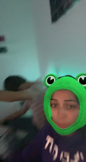 Preview for a Spotlight video that uses the frog Lens