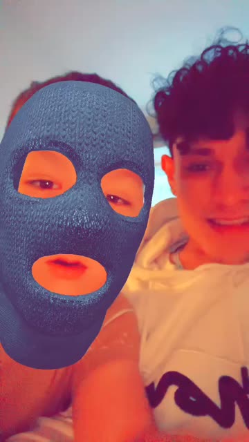 Preview for a Spotlight video that uses the Gangster Mask Lens