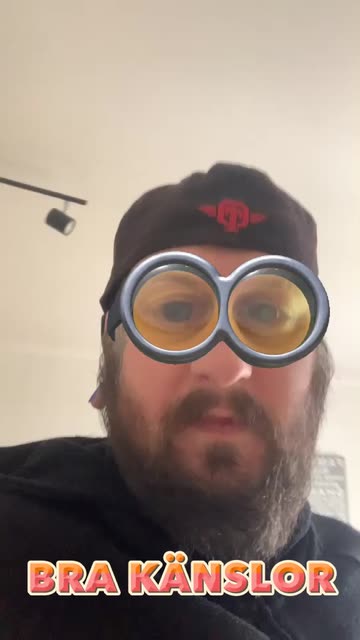 Preview for a Spotlight video that uses the Minion Glasses Lens